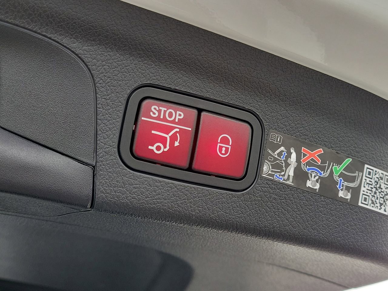 Certified 2025 Mercedes-Benz GLE 450e 4MATIC image 10