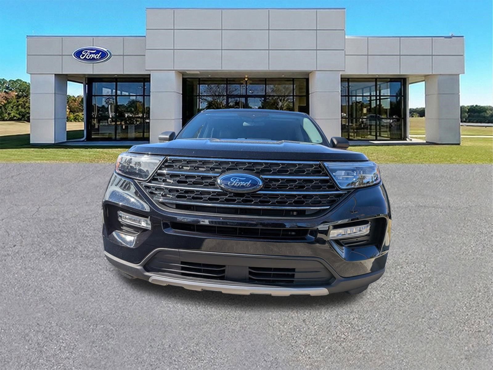 Certified 2023 Ford Explorer XLT w/ Equipment Group 202A AWD/4WD image 9