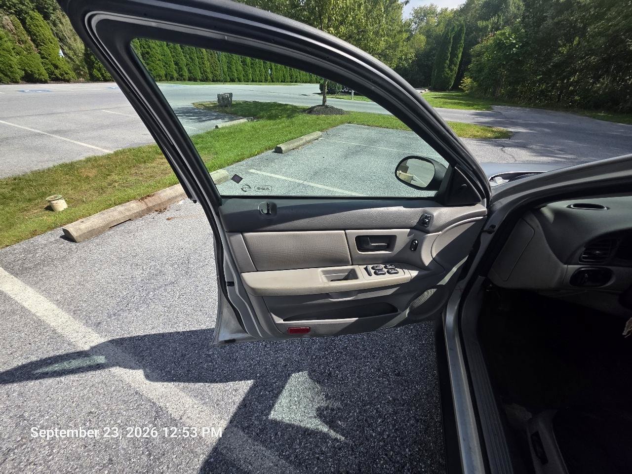 Used 2004 Ford Taurus SES FWD image 11