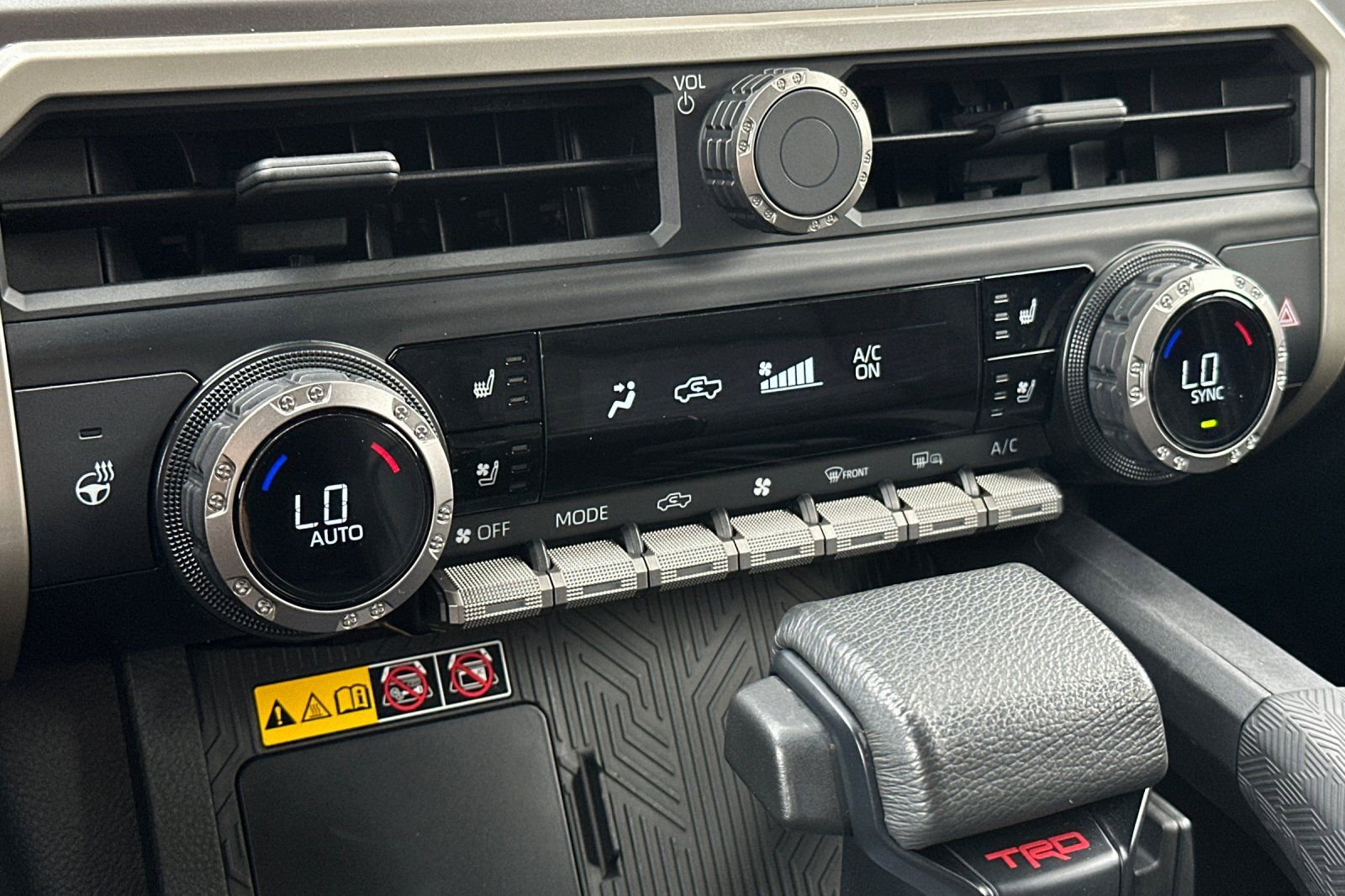 Used 2025 Toyota Tacoma TRD Off-Road w/ TRD Off Road Premium Package AWD/4WD image 18
