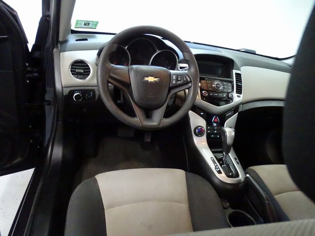 Used 2015 Chevrolet Cruze LS image 4