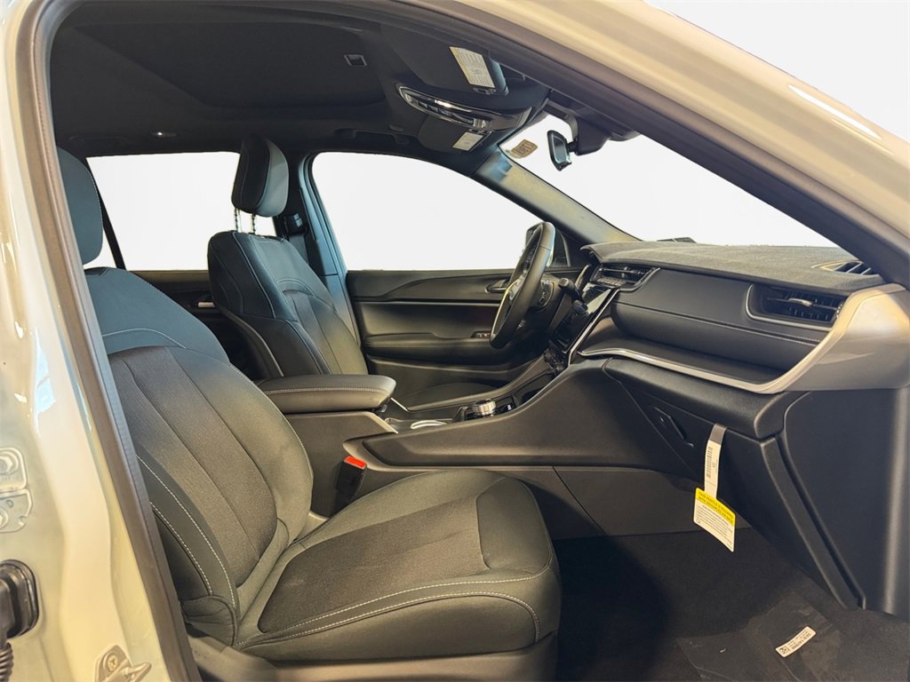 New 2025 Jeep Grand Cherokee Laredo X w/ Luxury Tech Group I image 26