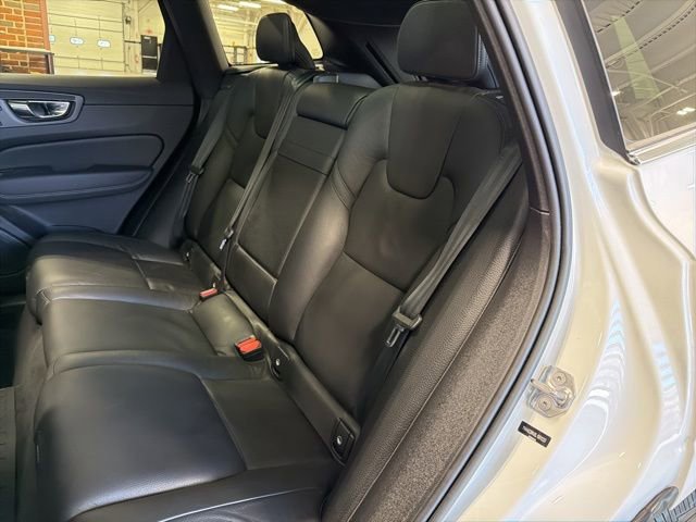 Used 2020 Volvo XC60 T6 Momentum w/ Protection Package image 29