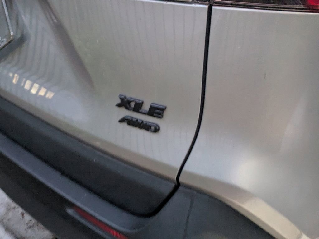 Used 2024 Toyota RAV4 XLE w/ Convenience Package image 8