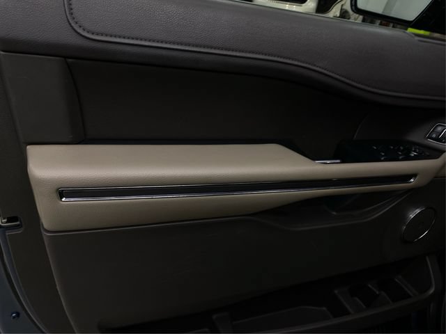 Used 2018 Ford Expedition Max XLT w/ Equipment Group 202A AWD/4WD image 24