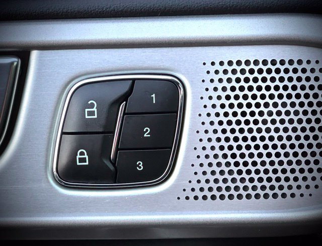 Used 2024 Ford Explorer Platinum w/ Technology Package AWD/4WD image 39