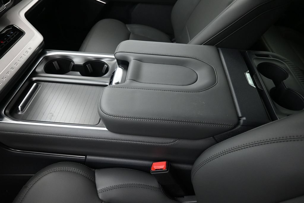New 2026 Ford Expedition Active RWD image 9