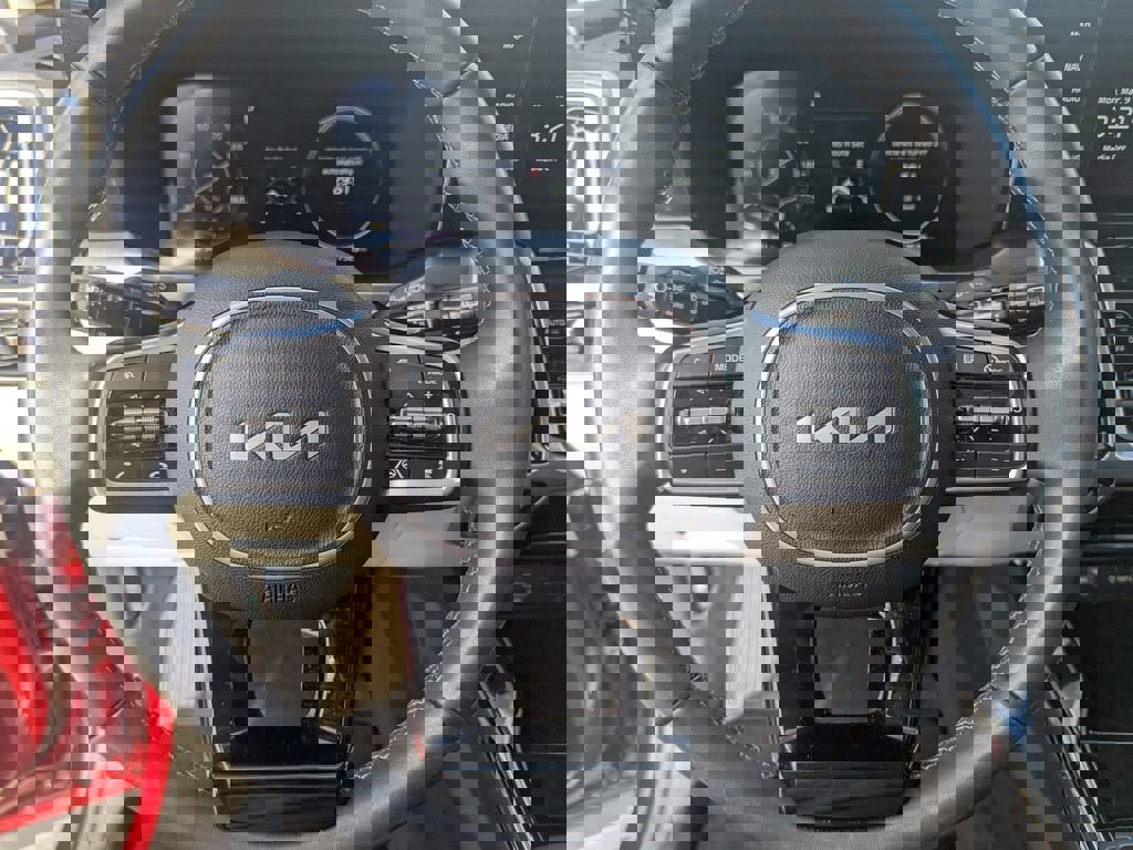 Used 2023 Kia Sorento SX image 29