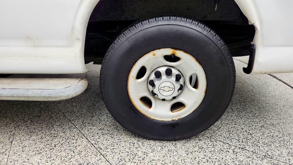 Used 2018 Chevrolet Express 2500 w/ Driver Convenience Package image 9