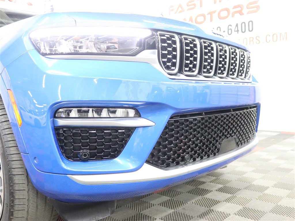 Used 2023 Jeep Grand Cherokee Summit AWD/4WD image 9