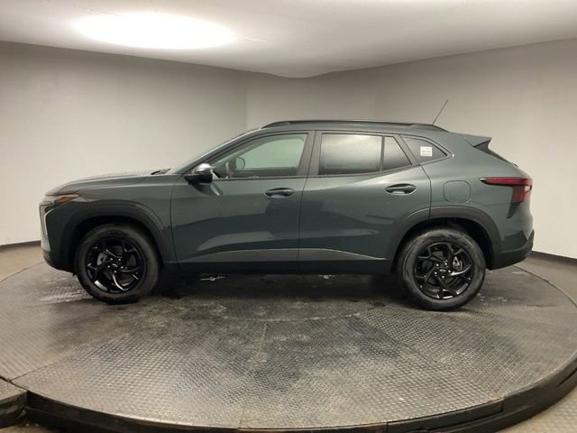 New 2026 Chevrolet Trax LT w/ Midnight Edition FWD image 4