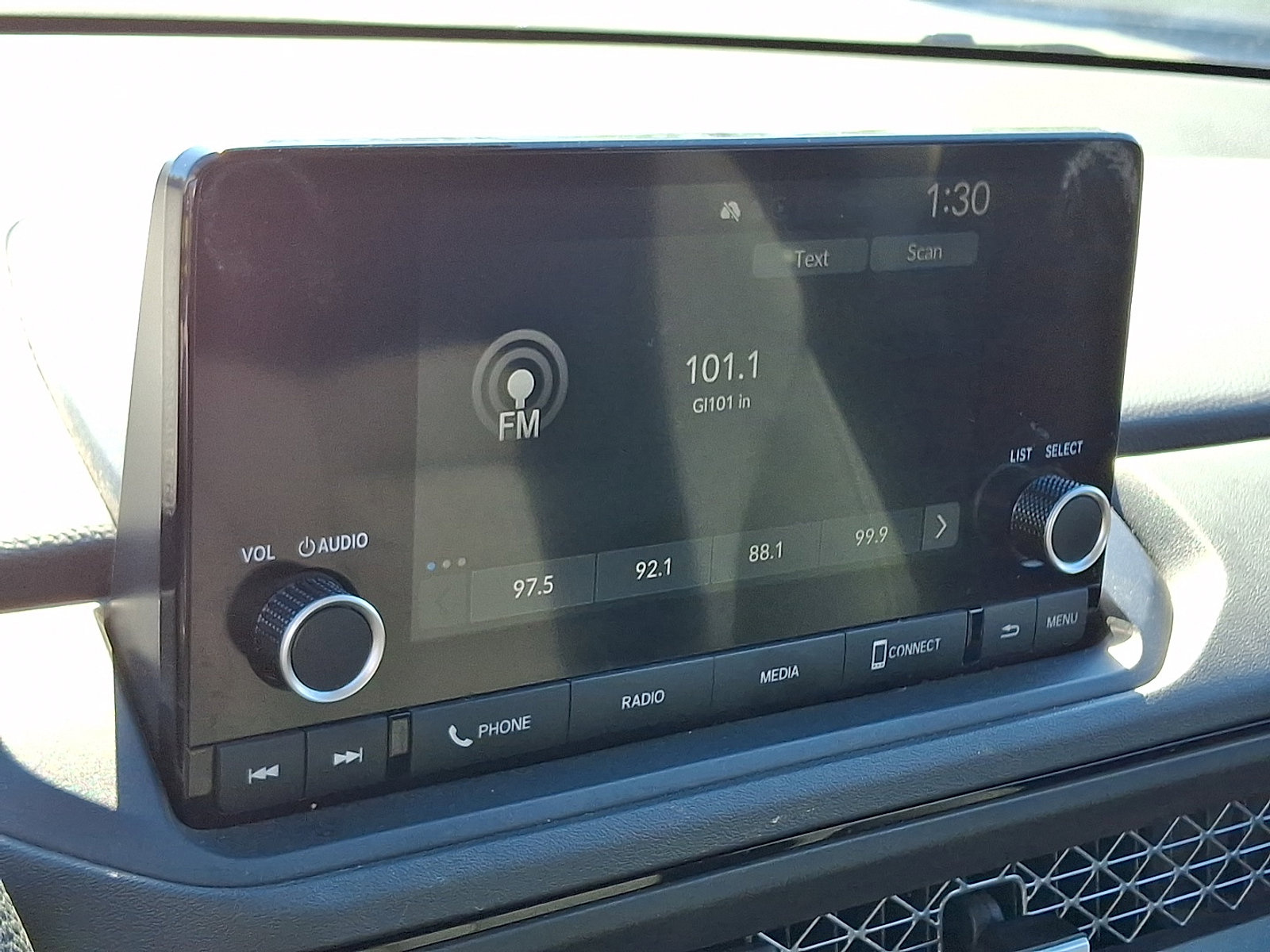 Used 2023 Honda Accord EX image 17