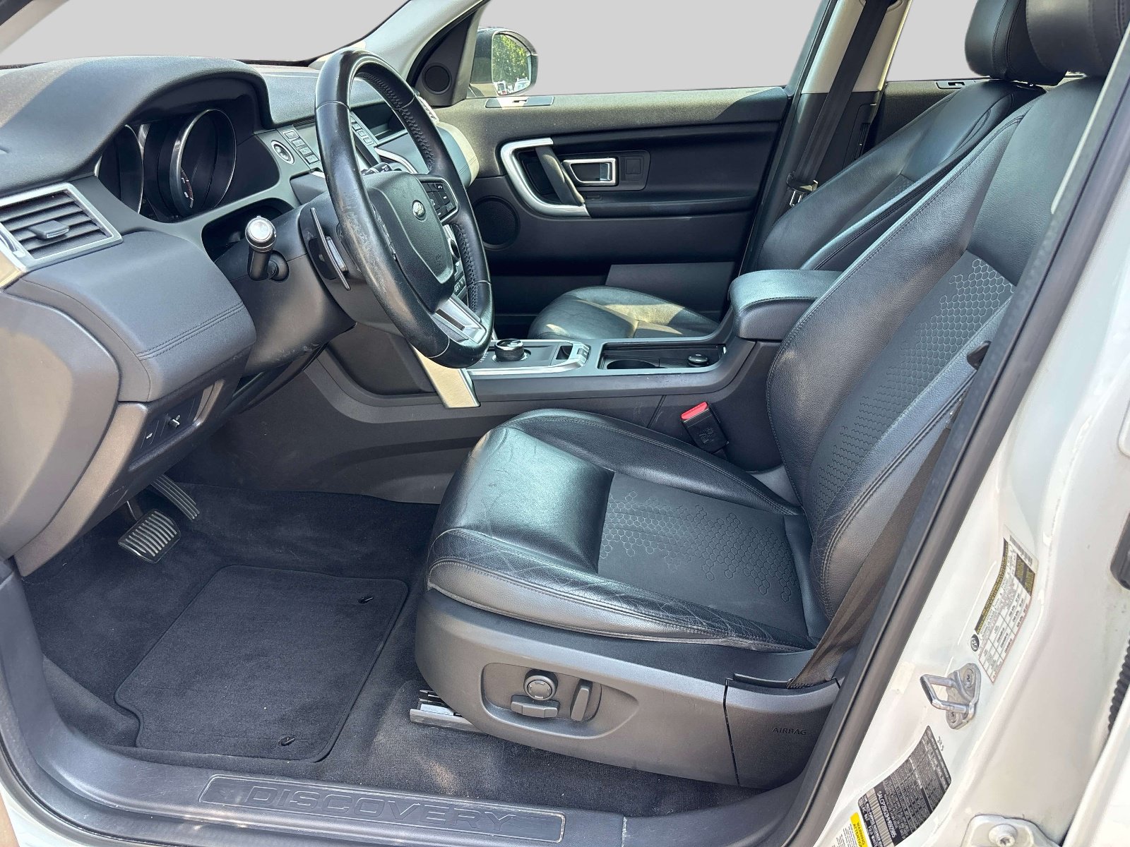 Used 2017 Land Rover Discovery Sport SE AWD/4WD image 9