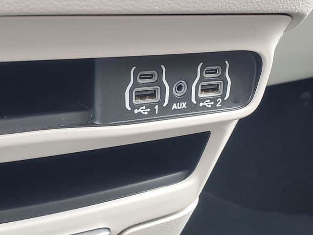 Used 2024 Chrysler Pacifica Touring-L FWD image 25