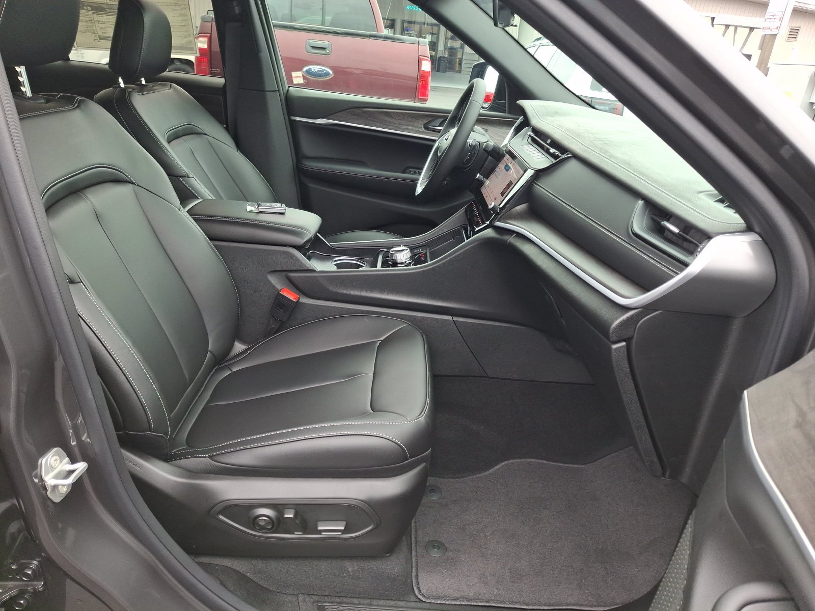 New 2026 Jeep Grand Cherokee Limited w/ Limited Altitude Package AWD/4WD image 18