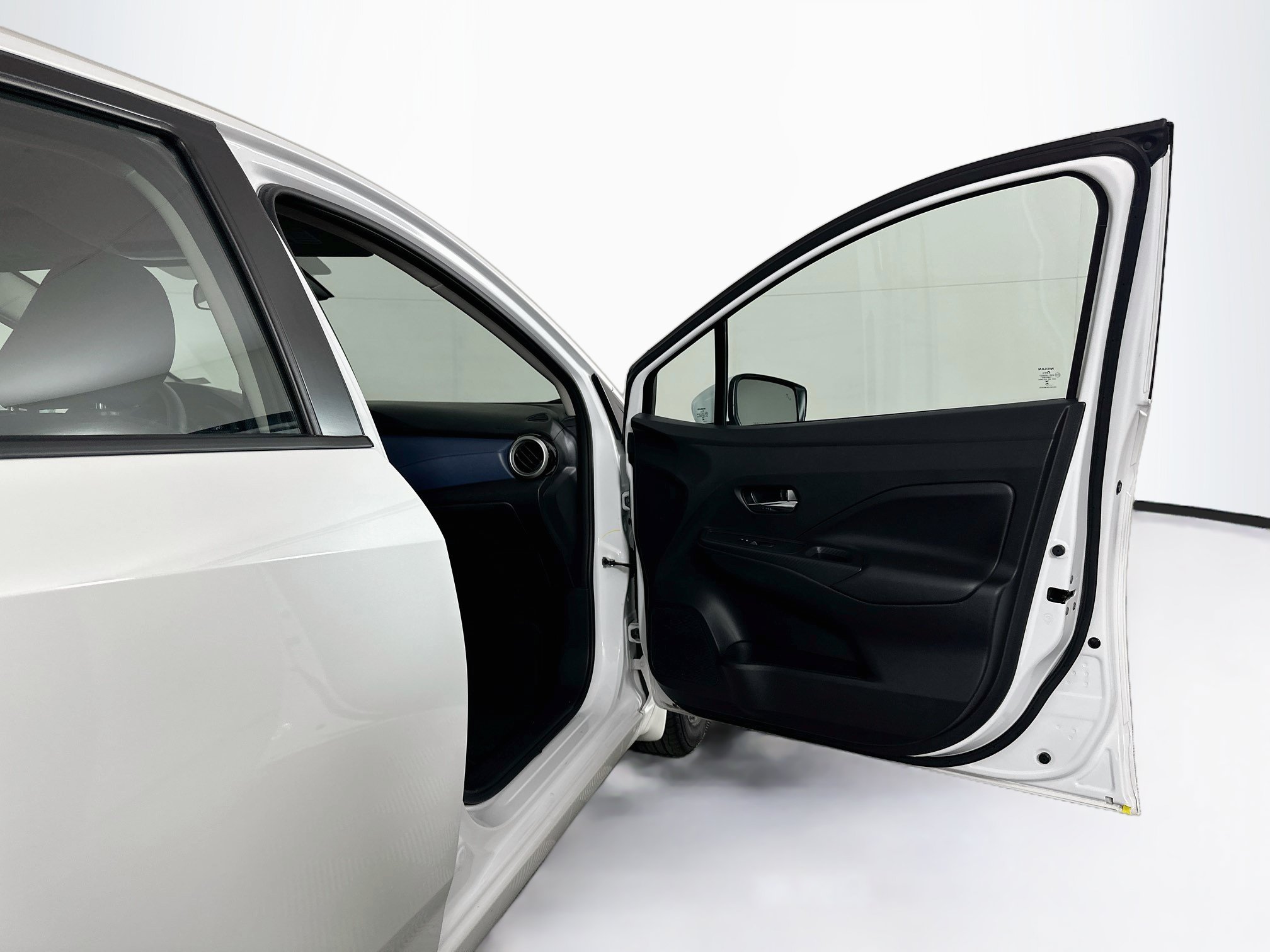Used 2025 Nissan Versa SV w/ Trunk Package FWD image 30
