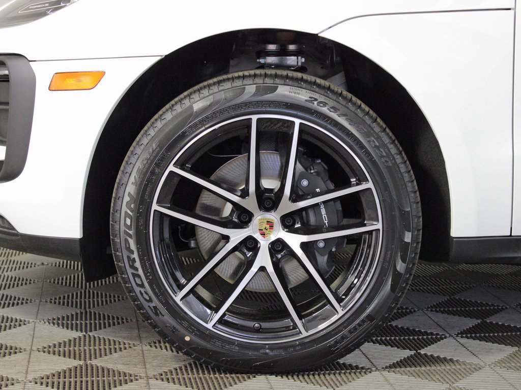 Used 2025 Porsche Macan image 41