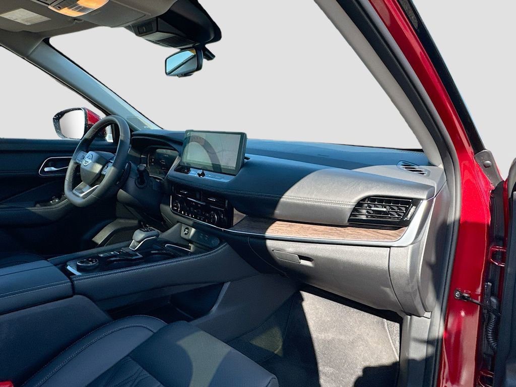 Used 2026 Nissan Rogue Platinum w/ Platinum Premium Package image 12