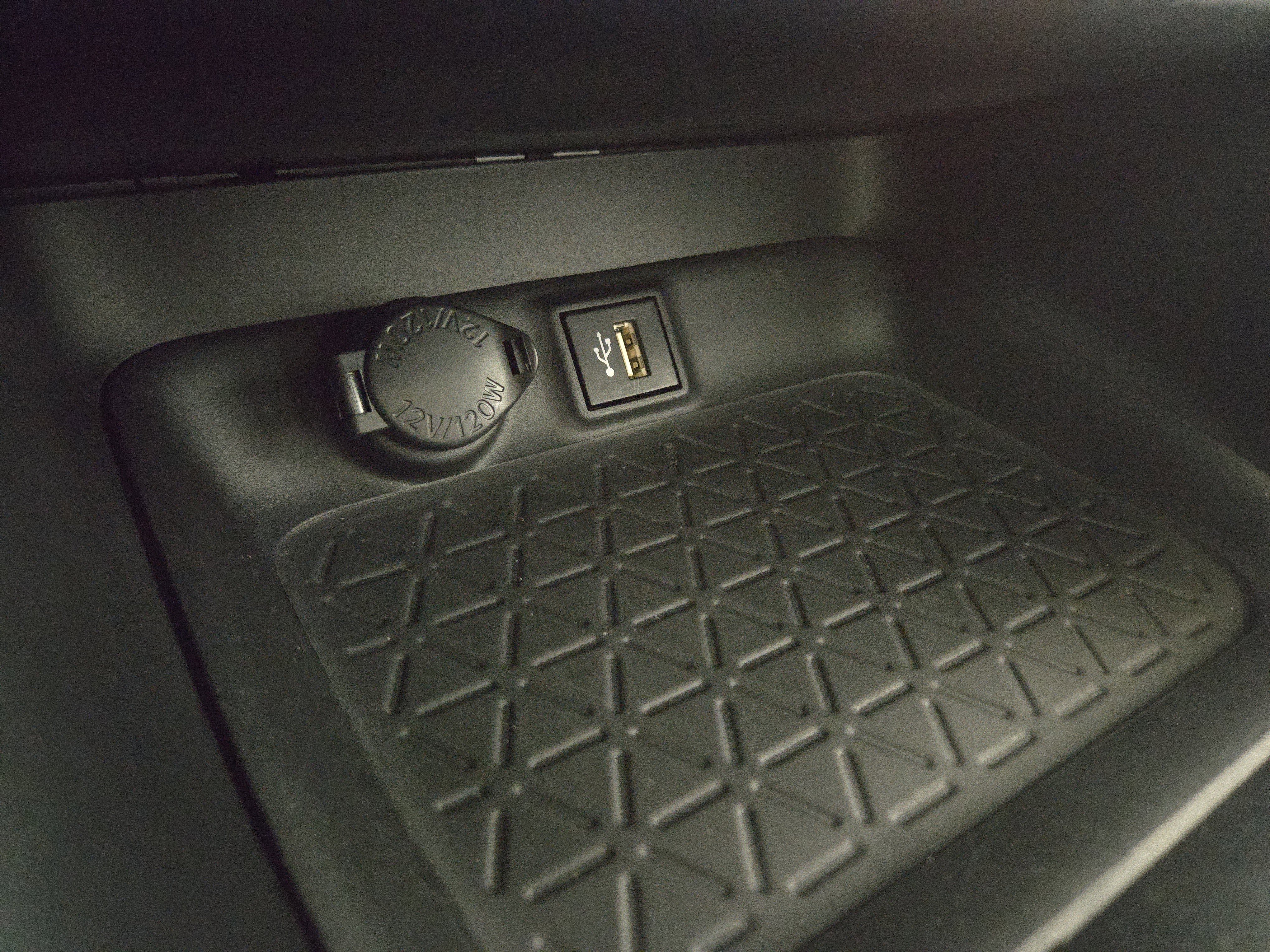 Used 2024 Toyota RAV4 XLE Premium image 27