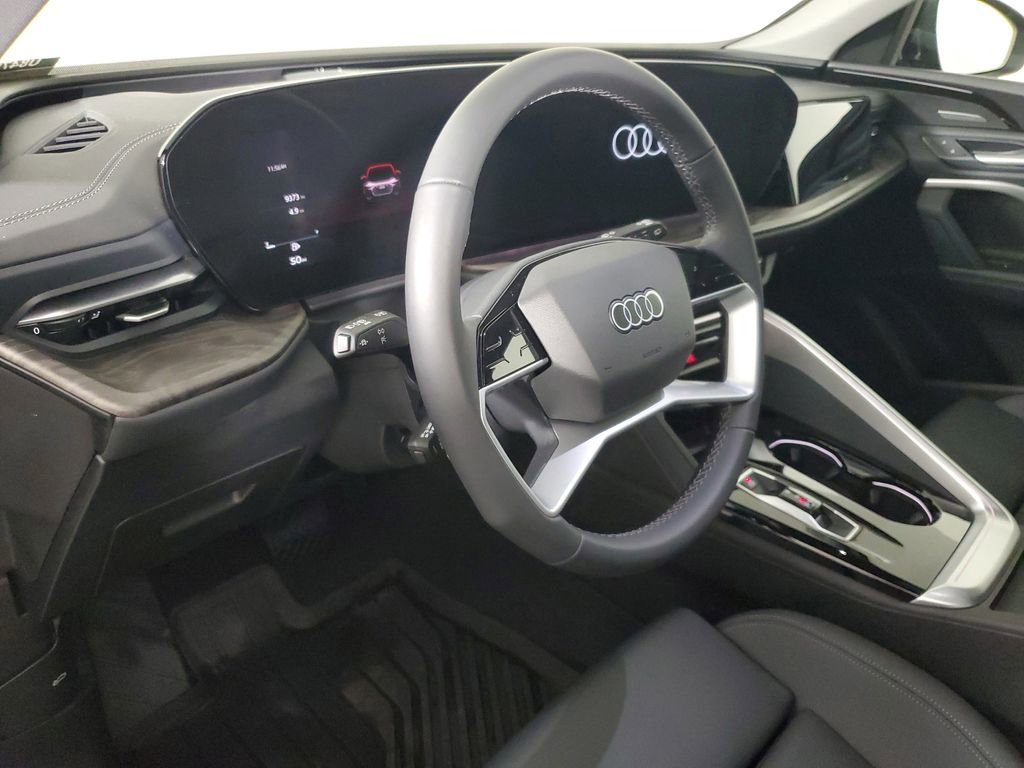 Used 2025 Audi Q5 Premium Plus w/ Premium Plus image 24
