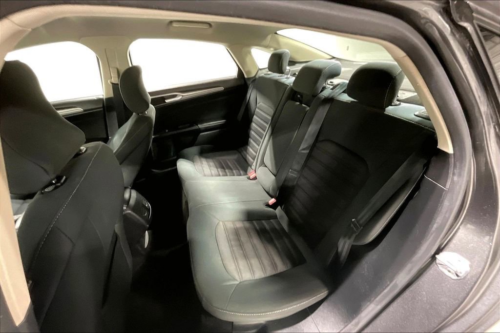 Used 2018 Ford Fusion SE w/ Fusion SE Technology Package image 34