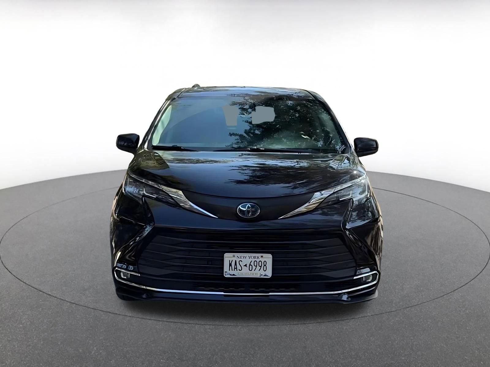 Used 2023 Toyota Sienna XLE image 4