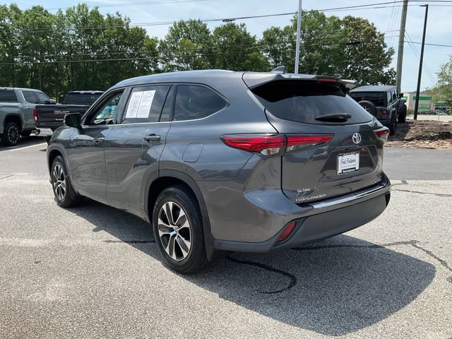 Used 2021 Toyota Highlander XLE AWD/4WD image 24