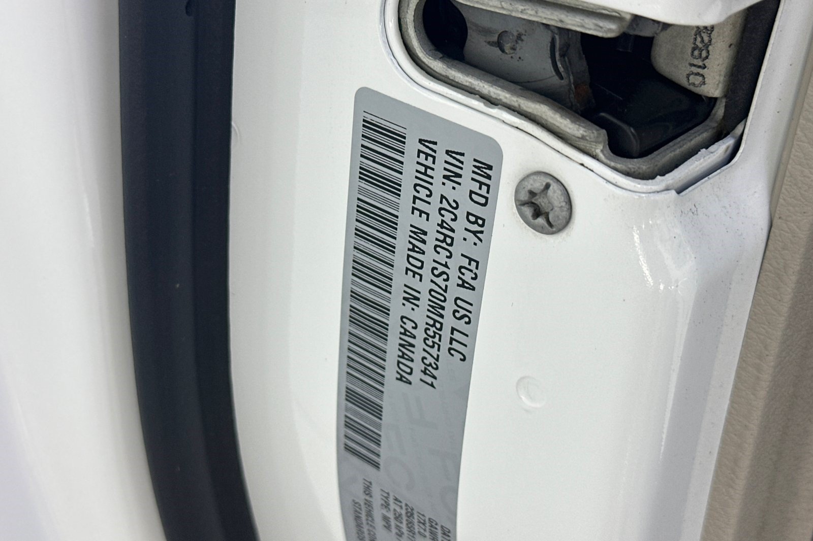 Used 2021 Chrysler Pacifica Limited w/ Uconnect Theater Family Group FWD image 29