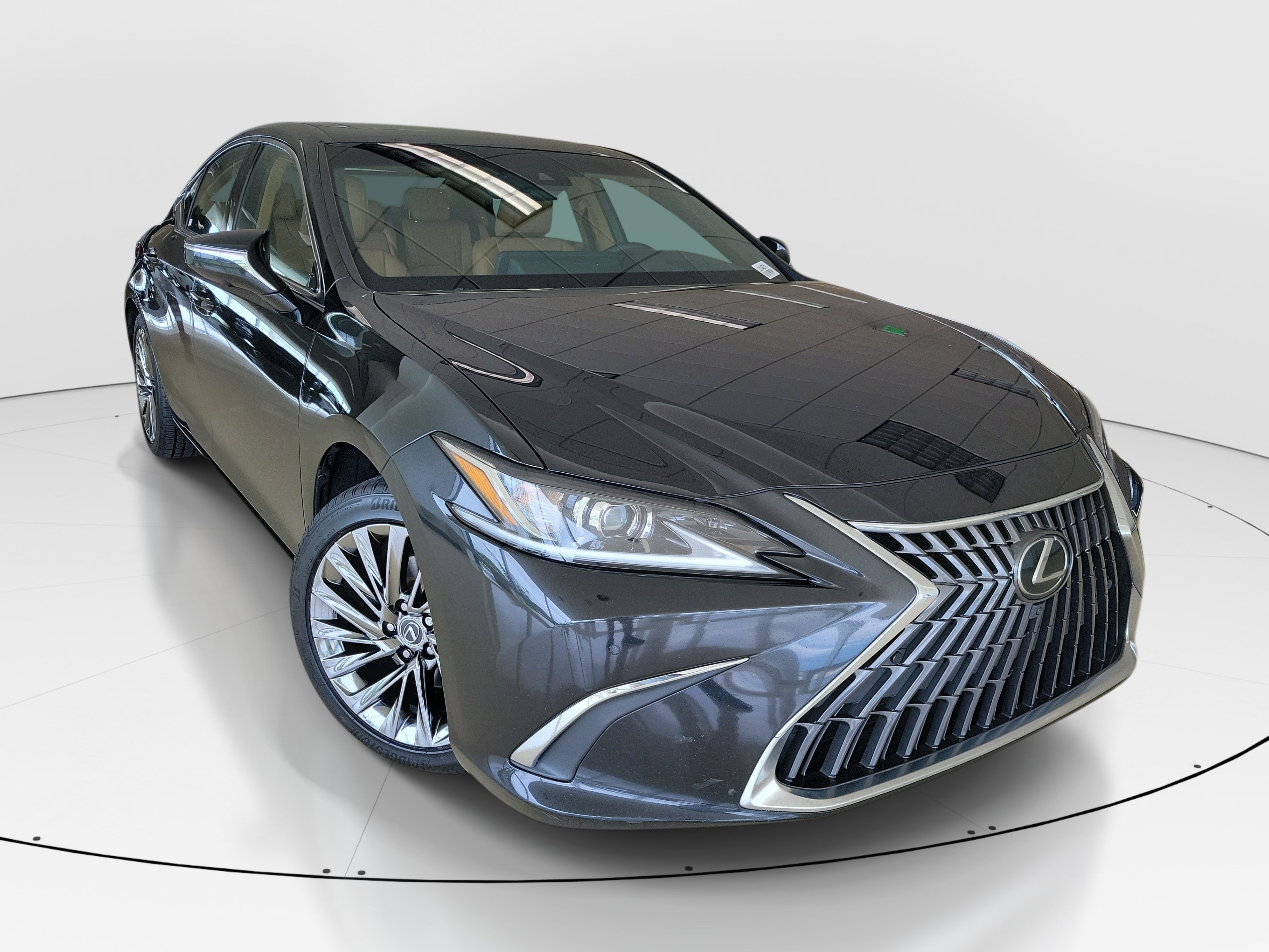Used 2024 Lexus ES 300h w/ Technology Package FWD image 2