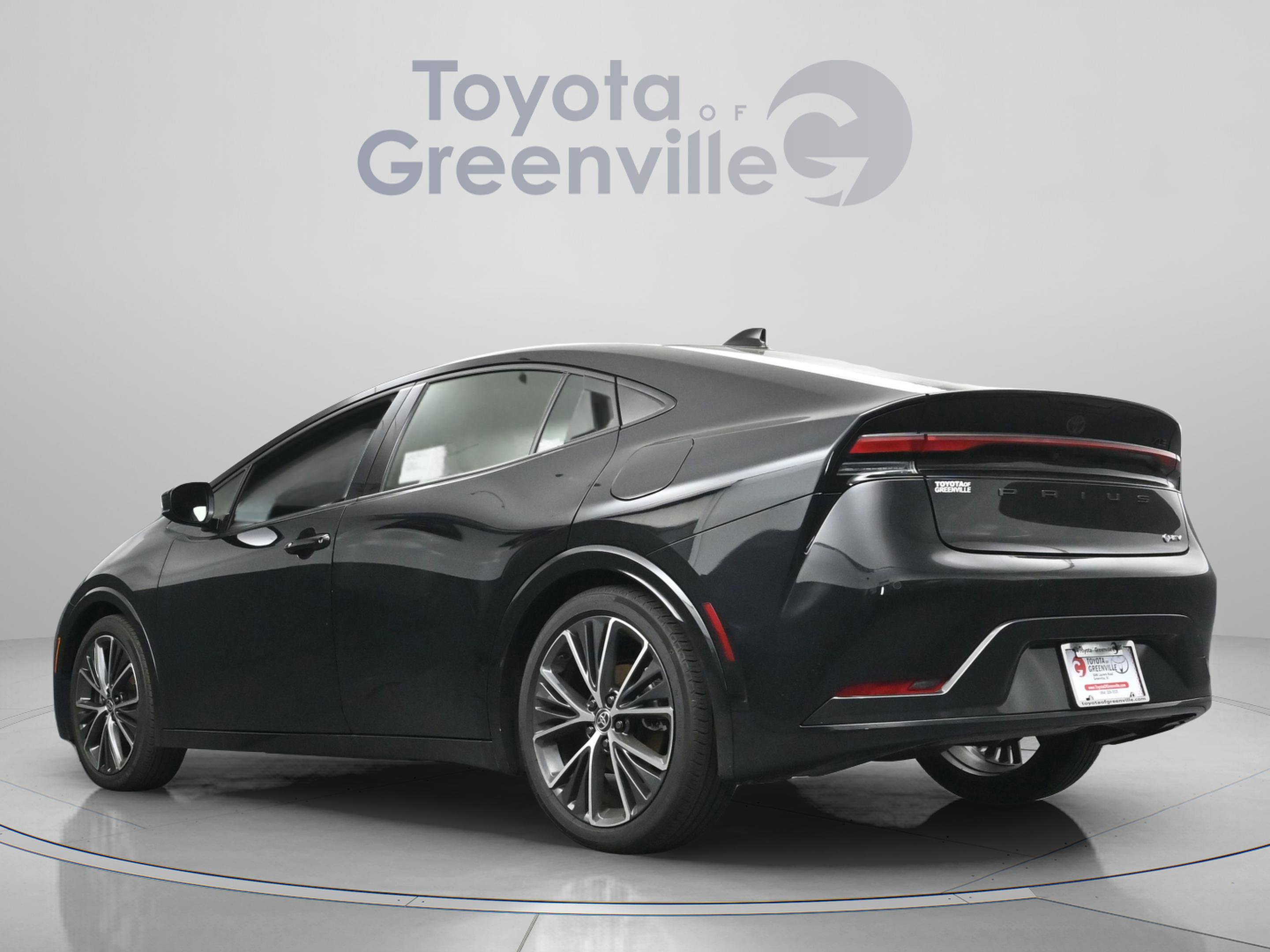 Used 2025 Toyota Prius XLE FWD image 9
