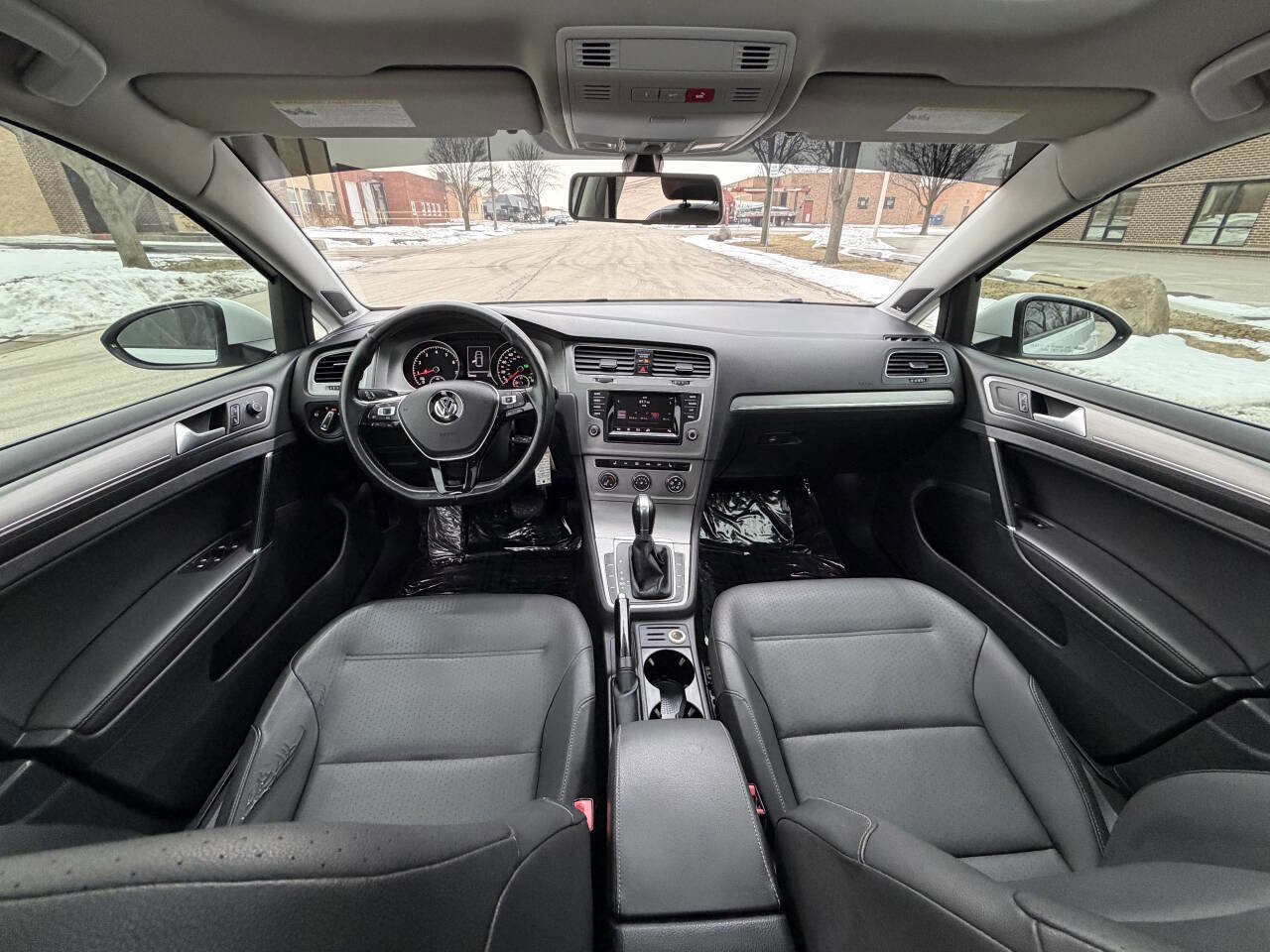 Used 2015 Volkswagen Golf SE image 16