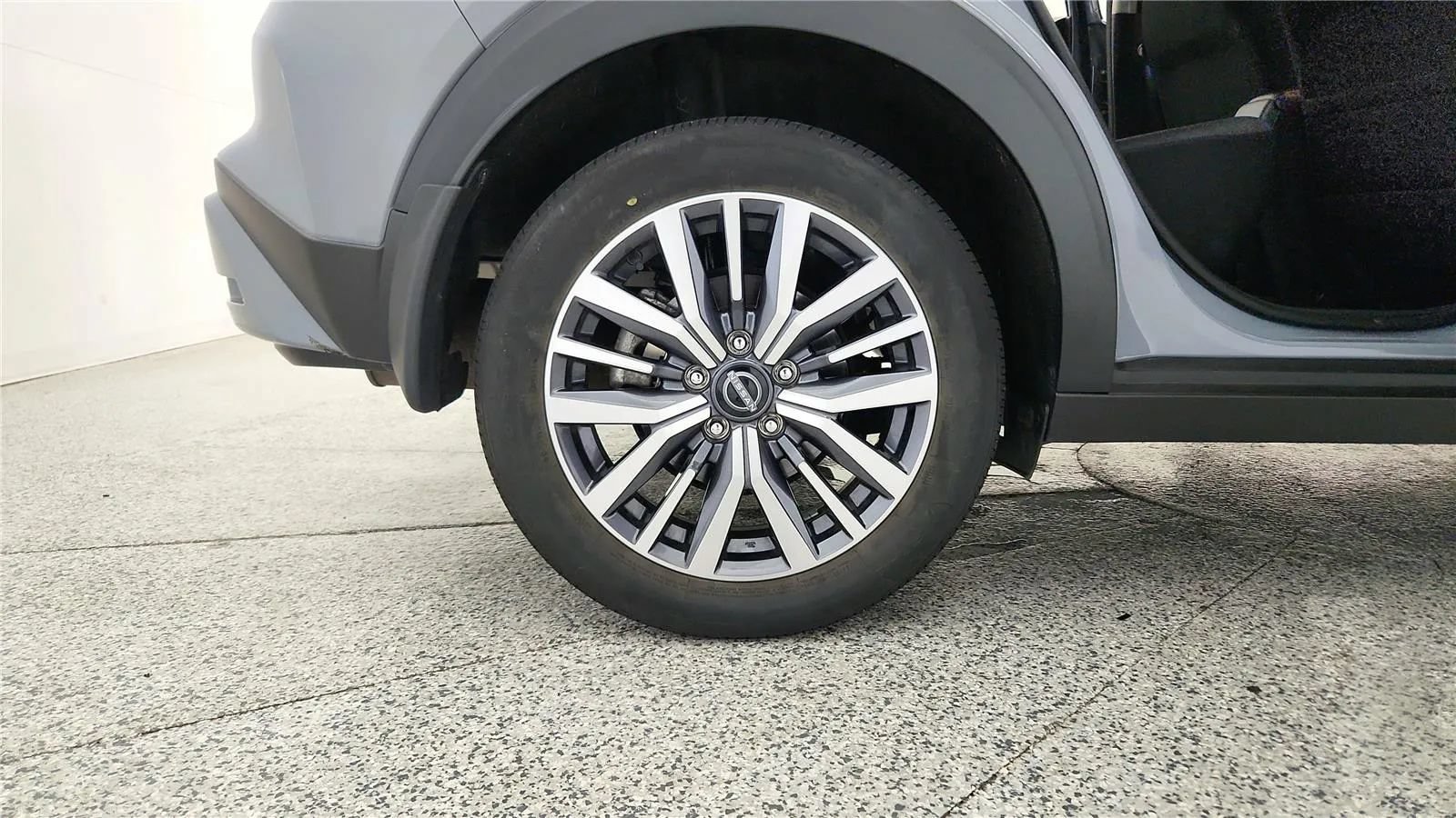 Used 2024 Nissan Kicks SV FWD image 13