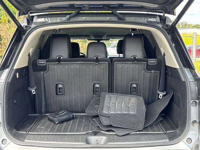 Used 2023 Nissan Pathfinder SL w/ Lighting Package (N92) FWD image 13
