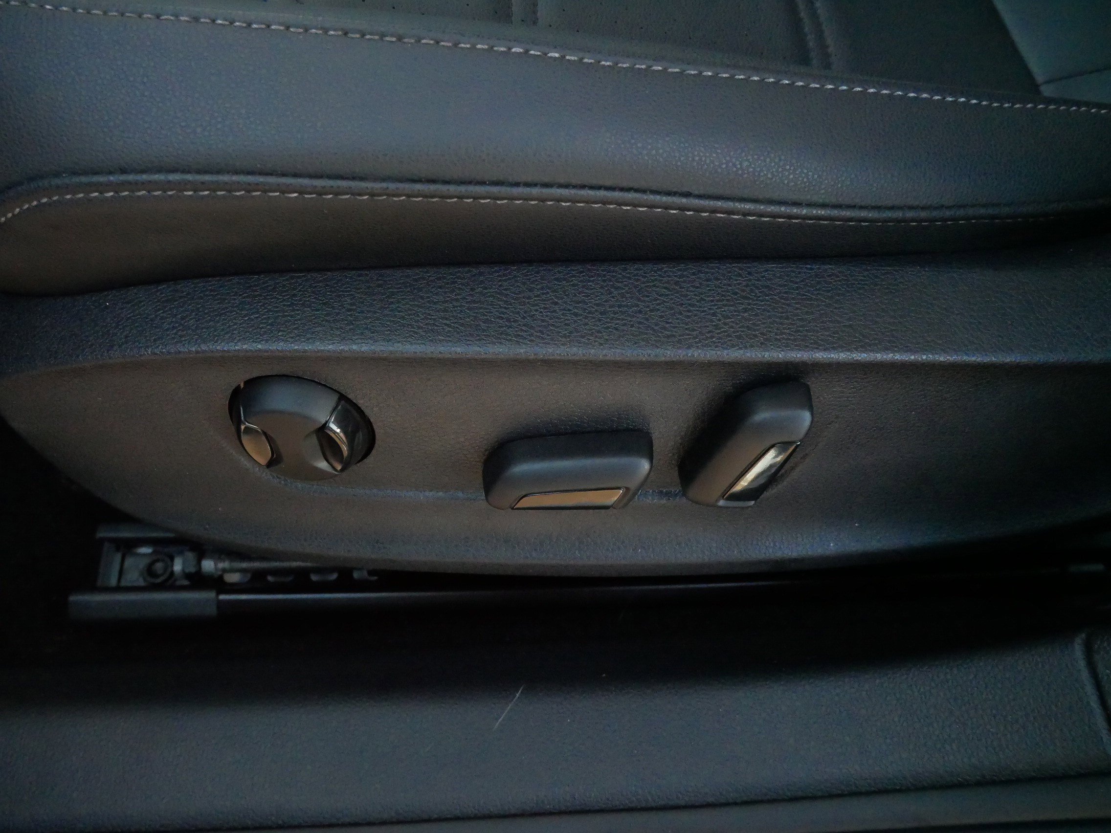 Certified 2020 Volkswagen Passat 2.0T SE w/ Sunroof Package image 20