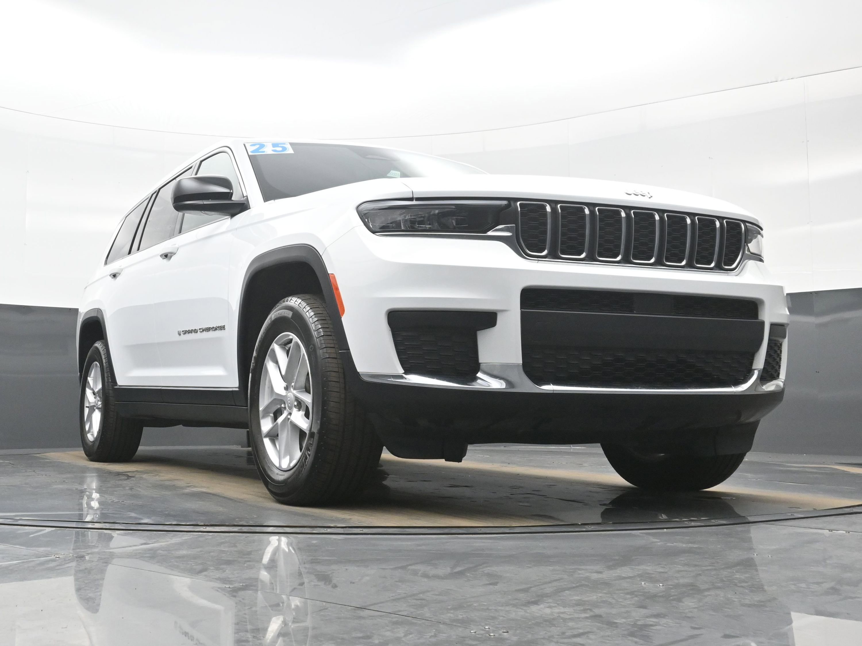 Used 2025 Jeep Grand Cherokee L Laredo w/ Trailer Tow Package image 34