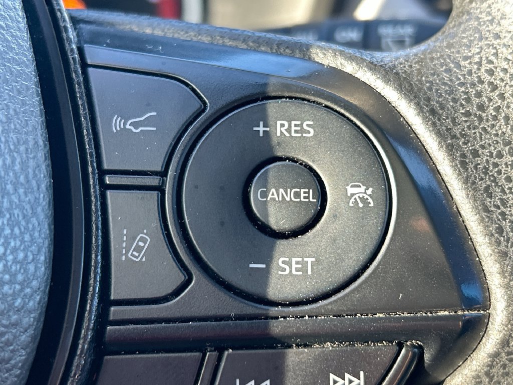 Used 2025 Toyota RAV4 XLE w/ Convenience Package FWD image 18
