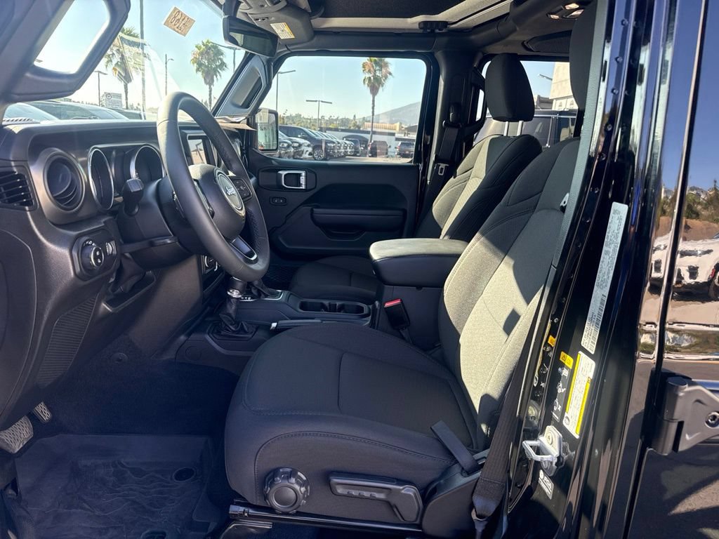 Certified 2023 Jeep Gladiator Sport AWD/4WD image 13