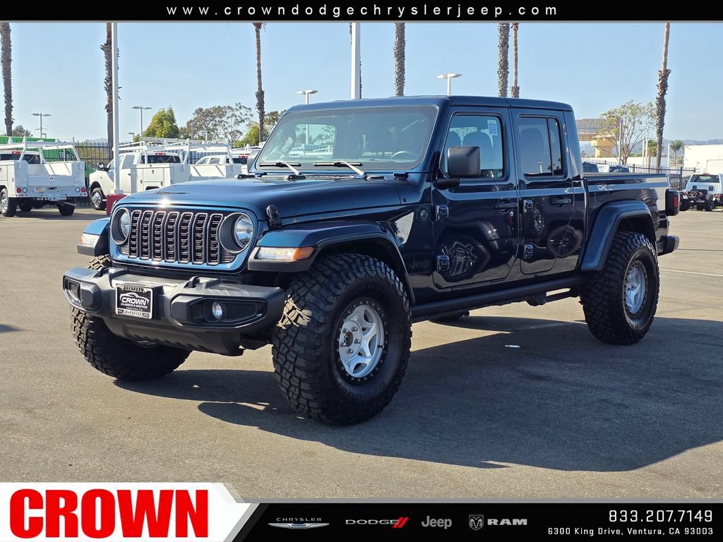 Used 2025 Jeep Gladiator Sport AWD/4WD image 3
