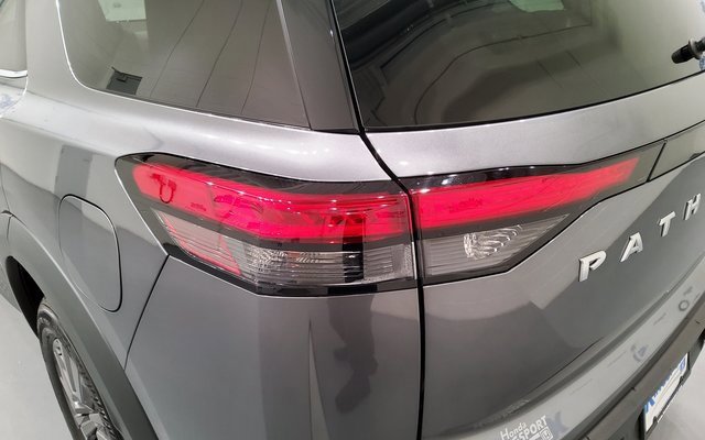 Used 2024 Nissan Pathfinder SV image 13