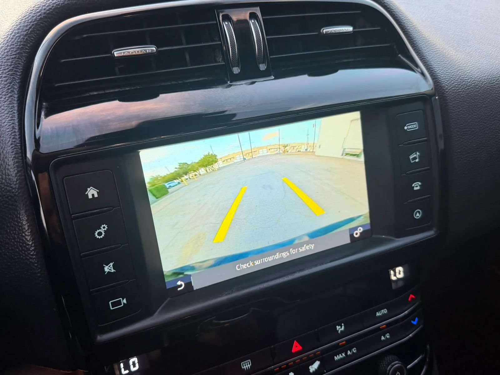 Used 2017 Jaguar XE RWD image 26