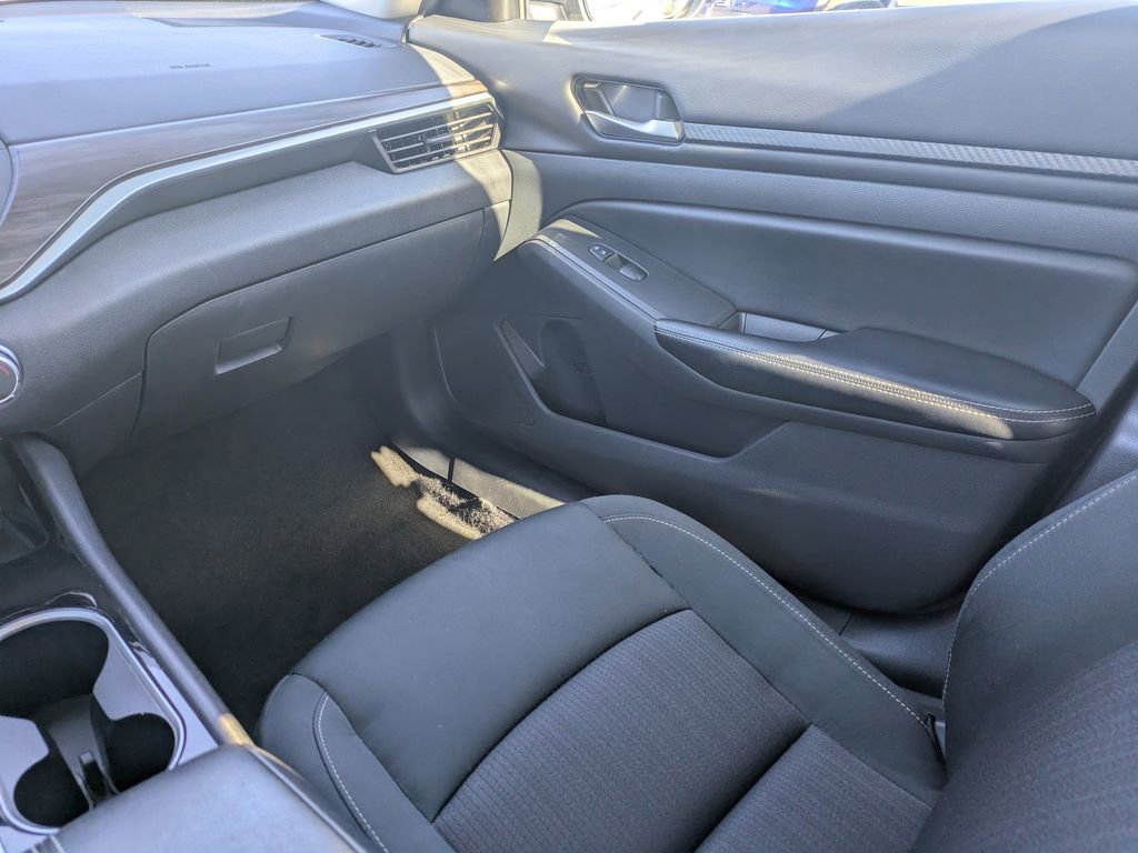 Used 2024 Nissan Altima 2.5 SV image 16