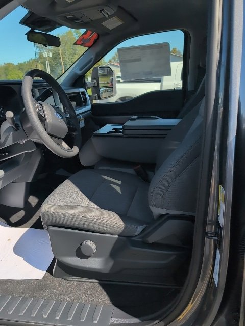 New 2026 Ford F250 4x4 Crew Cab Super Duty image 2