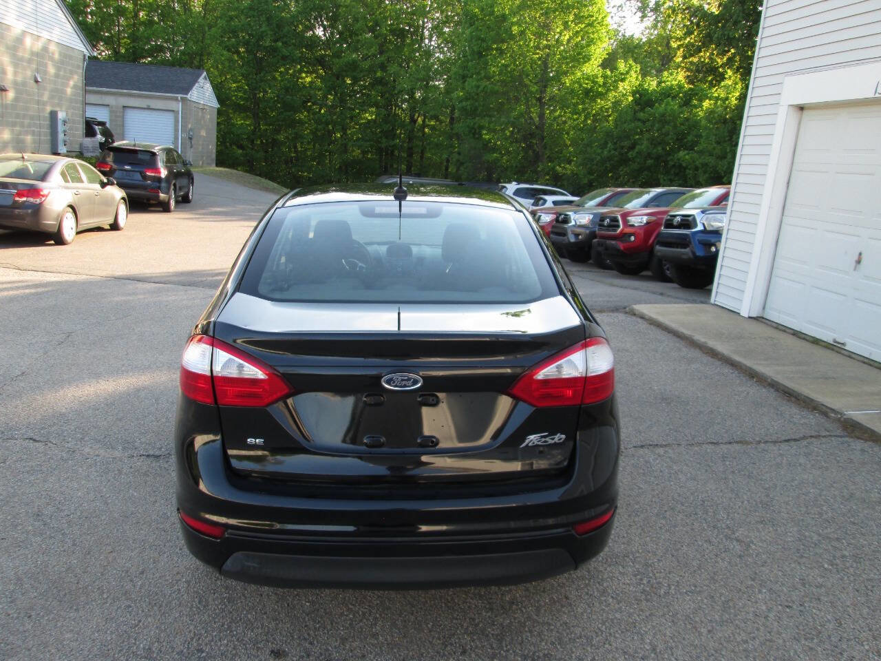 Used 2017 Ford Fiesta SE image 9