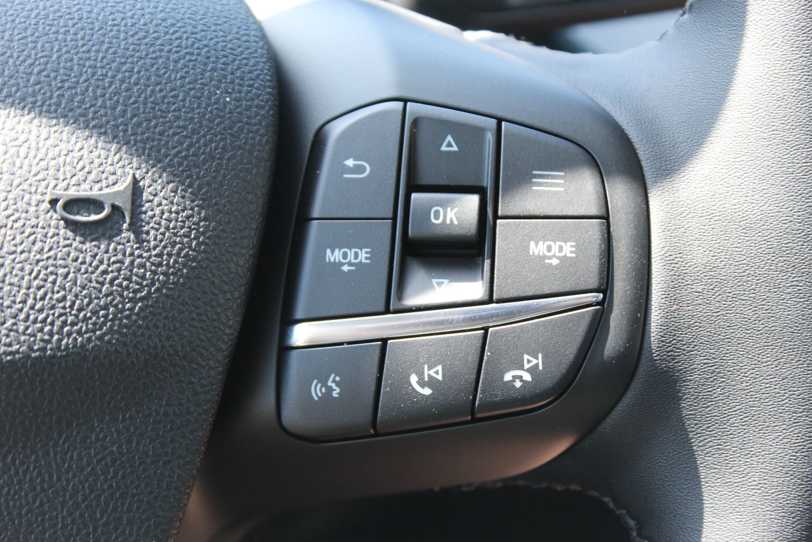 New 2025 Ford Maverick XLT w/ XLT Luxury Package FWD image 27