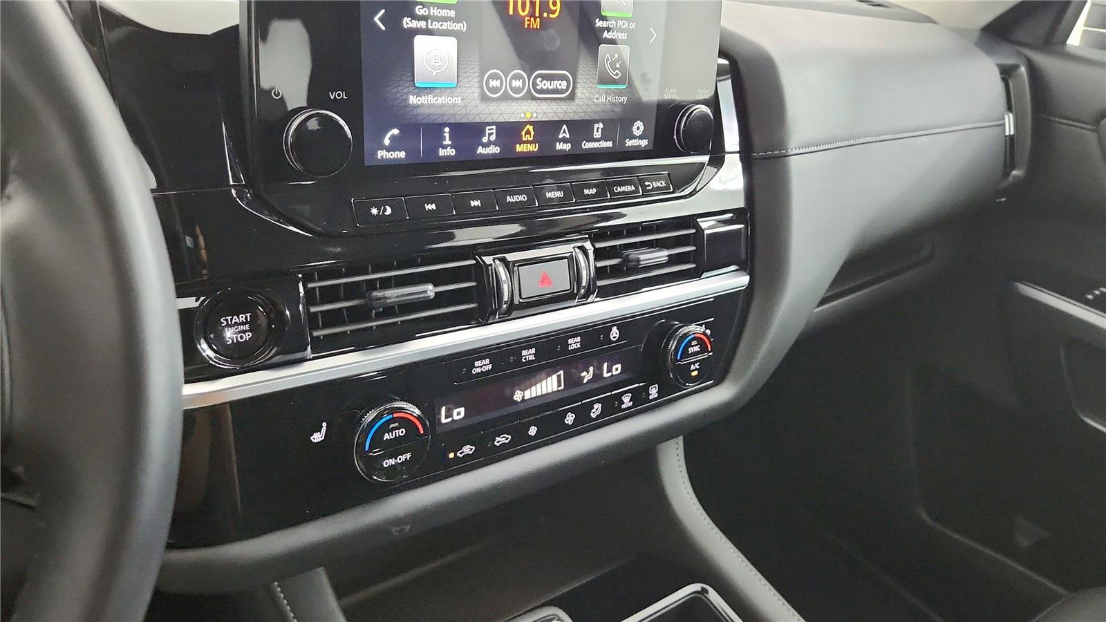 Used 2025 Nissan Pathfinder SL FWD image 33