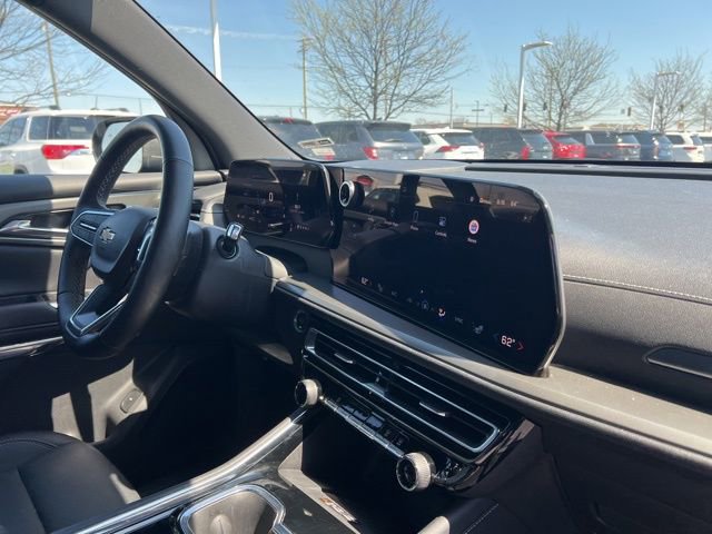 Used 2025 Chevrolet Traverse LT AWD/4WD image 41