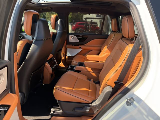 Used 2025 Lincoln Aviator Black Label image 17