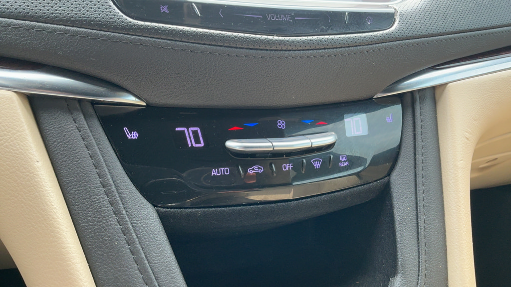 Used 2019 Cadillac XT5 Luxury FWD image 16