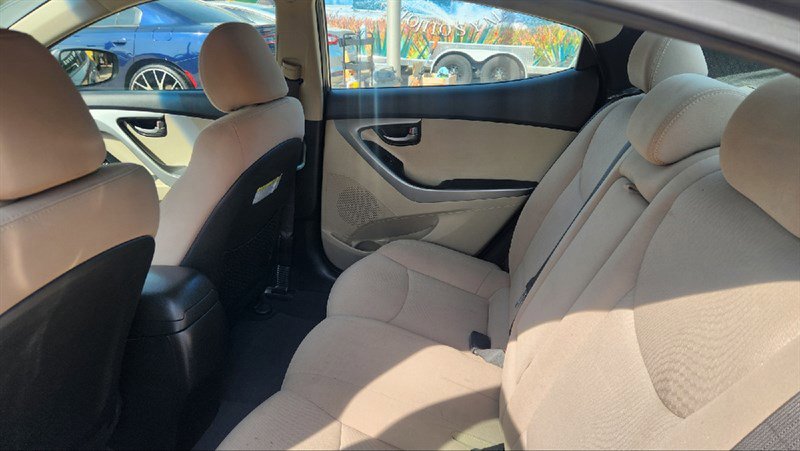 Used 2014 Hyundai Elantra SE image 7