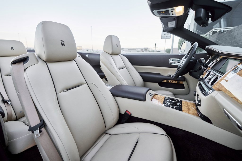Used 2017 Rolls-Royce Dawn image 39